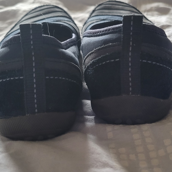 Clark's ladies flats size 5 1/2 - Picture 3 of 6